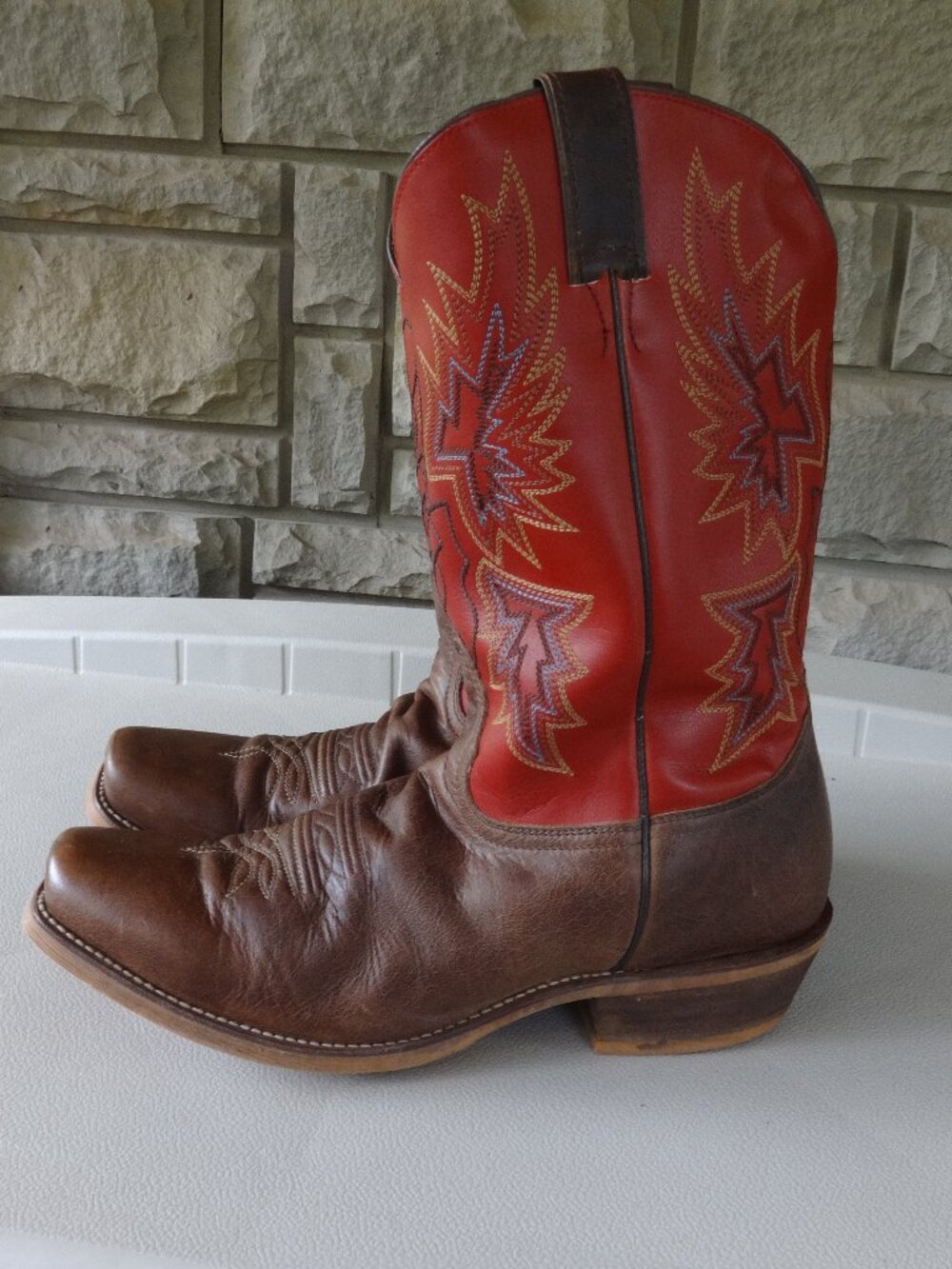Men's vintage Nocona leather boots size 11 &1/2 D, Arrowhead, Brown and Red VGC